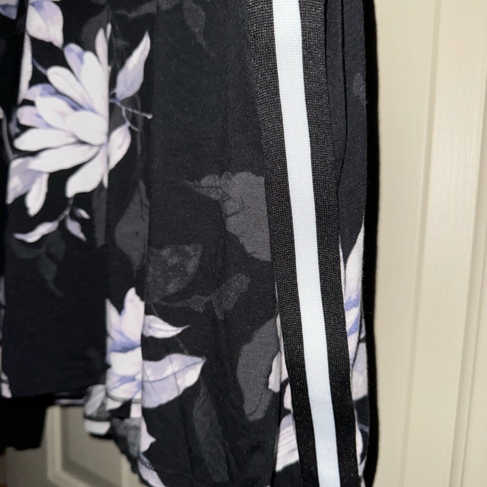 Calvin Klein  flowered, soft, light weight hoodie L - Picture 3 of 5